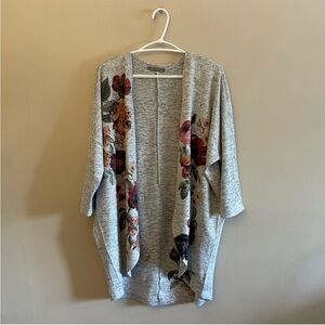 Suzy Shier Gray Floral Open-Front Drop Shoulder Cardigan – Size Large Like New
